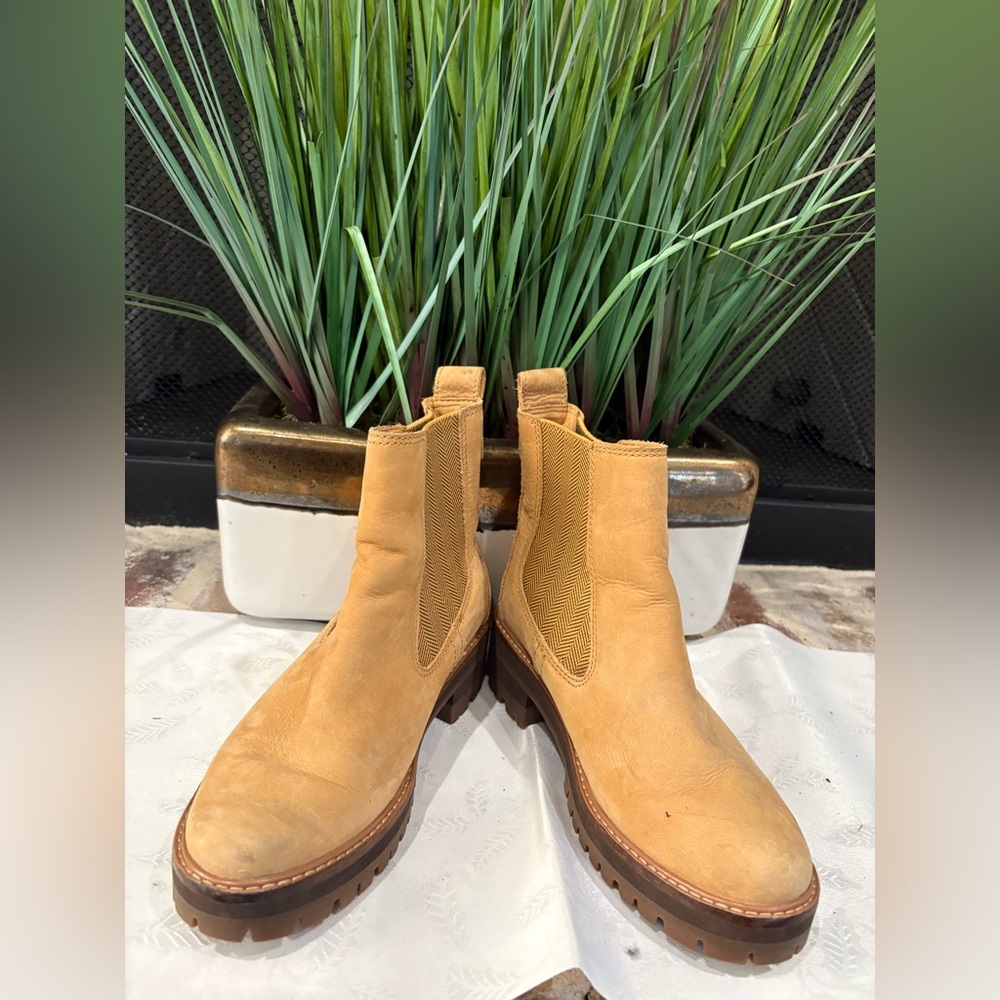 Timberland Women's Courmayeur Valley Chelsea Boots